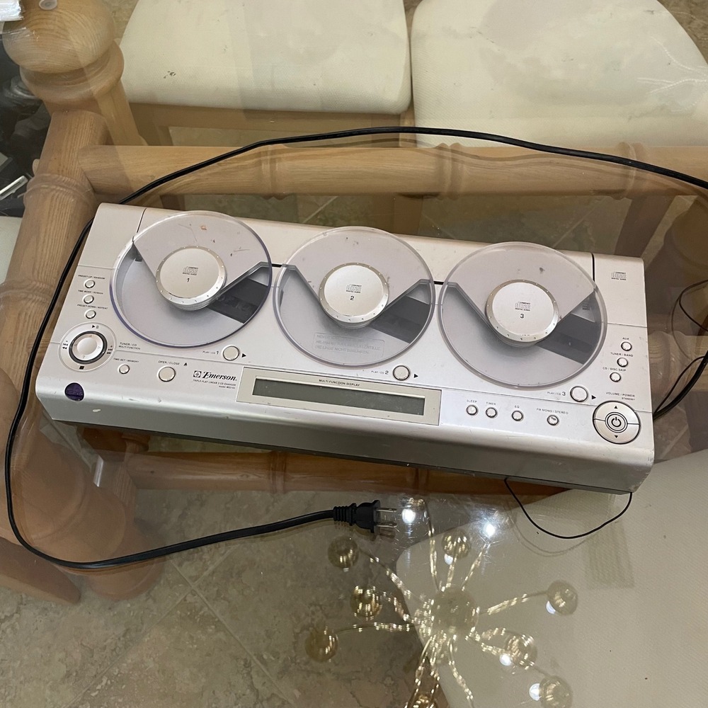Emerson MS3103 Triple Play Linear 3 CD Changer AM FM Radio Silver For Parts